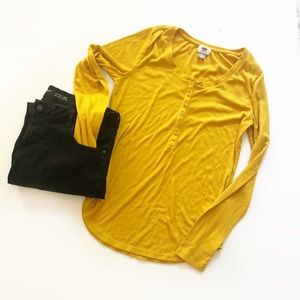 Old Navy mustard yellow knit long sleeve tee